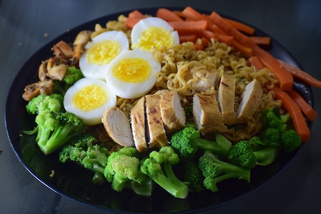 Meat with eggs and vegetables